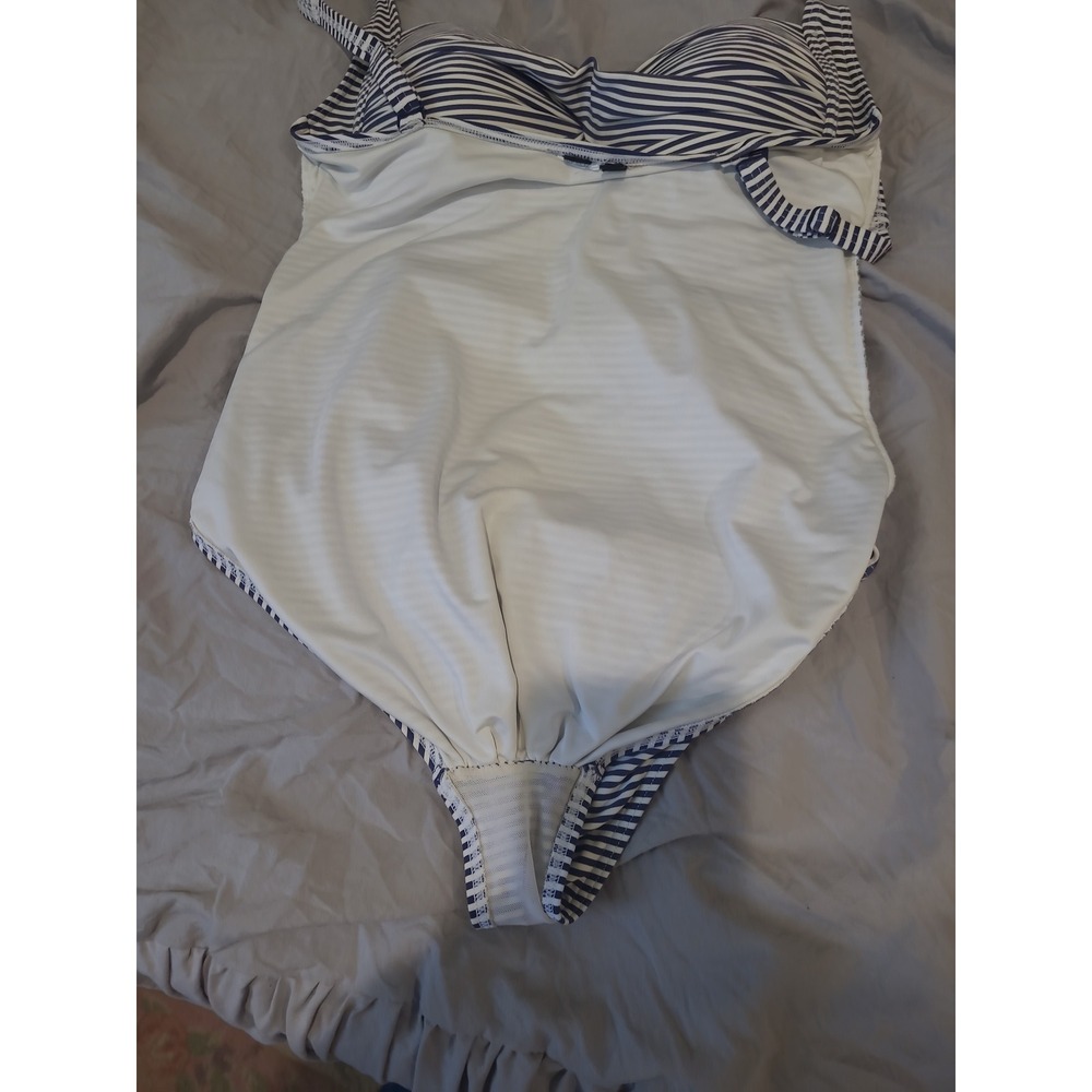 Bond Eye Joanne Blue White stripe ruched twist front Swimsuit Women SZ 8 coastal - Picture 8 of 11